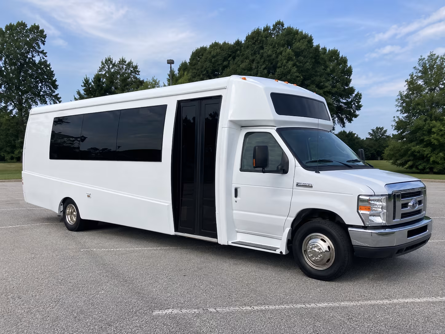 woodbury 18 passenger party bus